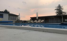 Thornton Lodge Motel